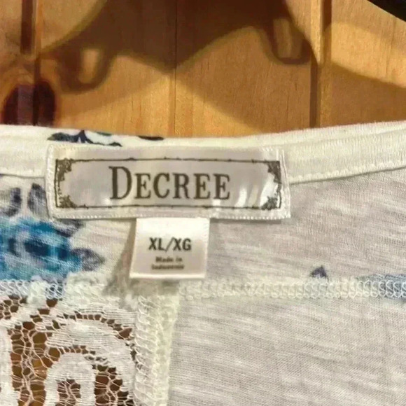 Decree Floral and Cream Long Sleeve - Picture 2 of 9